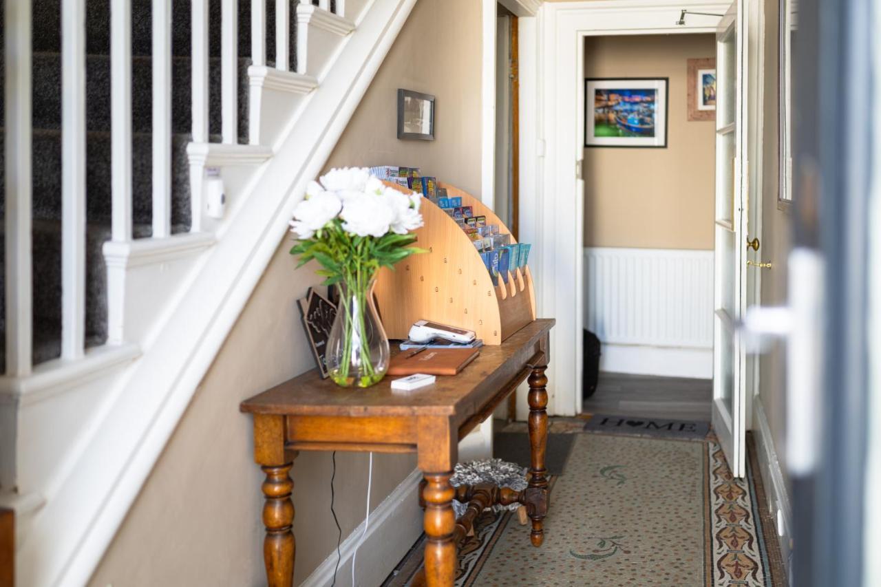 Sleepy Puffin Guest House Tenby Esterno foto